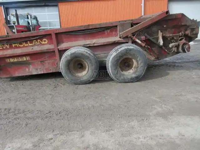 Gallery image 1 for Used New Holland 795 Manure Spreader