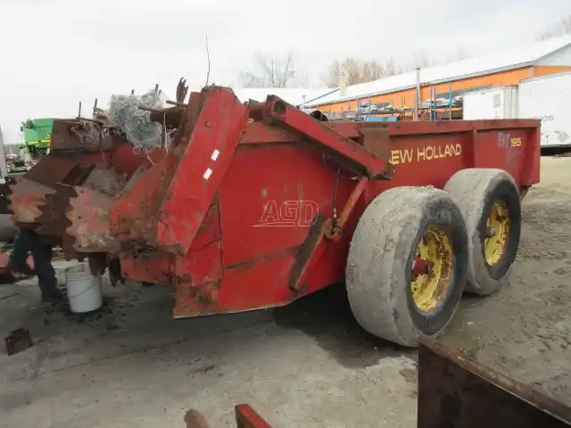Gallery image 2 for Used New Holland 195 Manure Spreader