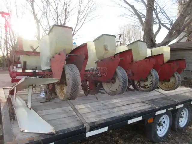 Gallery image 2 for Used International Harvester 56 Planter