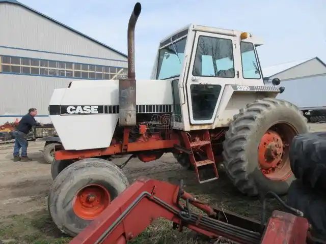 Gallery image 2 for Used 1981 Case 2390 Tractor