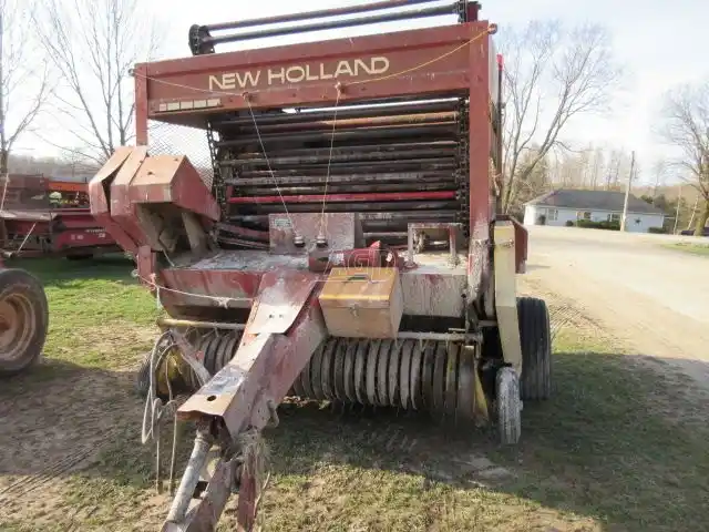 Gallery image 1 for Used New Holland 851 Round Baler