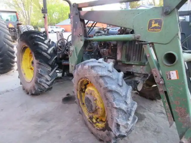Gallery image 2 for Used 1997 John Deere 5400 Tractor