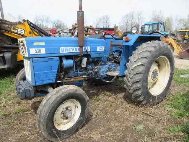 Gallery image 1 for Used Universal 530 Tractor