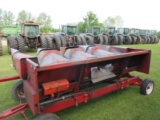 Gallery image 2 for Used International Harvester 844 Header - Row Crop
