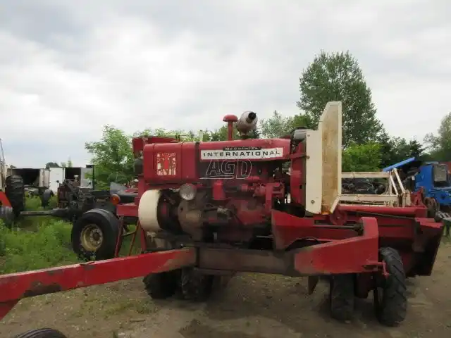 Gallery image 2 for Used International Harvester 201 Windrower