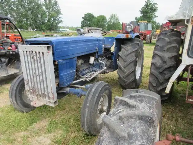 Gallery image 2 for Used Universal 550 DT Tractor