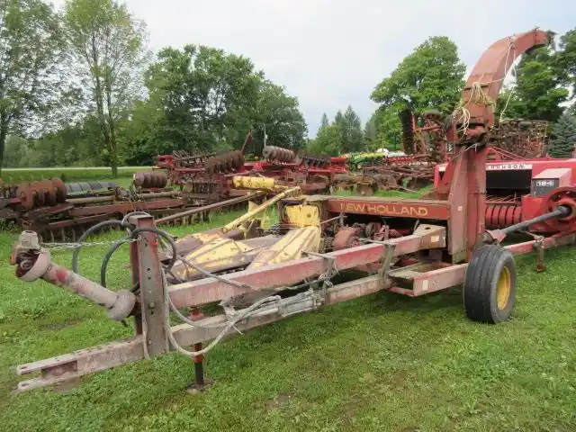 Gallery image 1 for New Holland 770 Forage Harvester