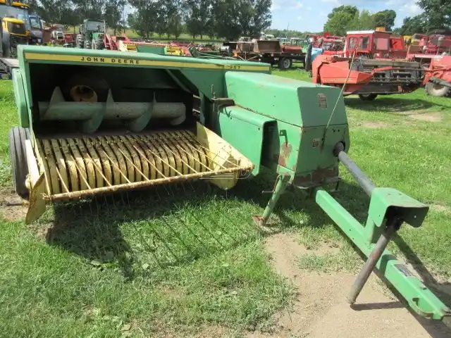 Gallery image 1 for Used John Deere 327 Square Baler - Small