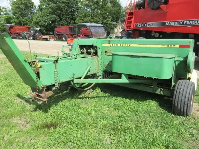 Gallery image 2 for Used John Deere 327 Square Baler - Small