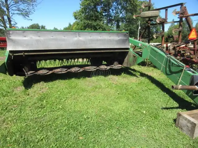 Gallery image 1 for Used John Deere 930 Disc Mower Conditioner