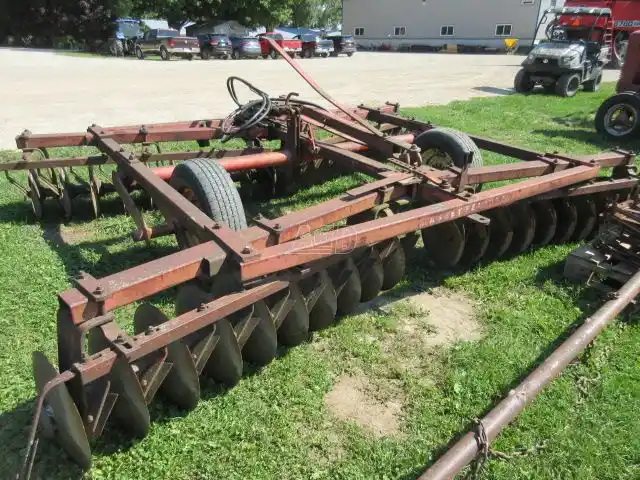 Gallery image 1 for Used Massey Ferguson 520 Disc