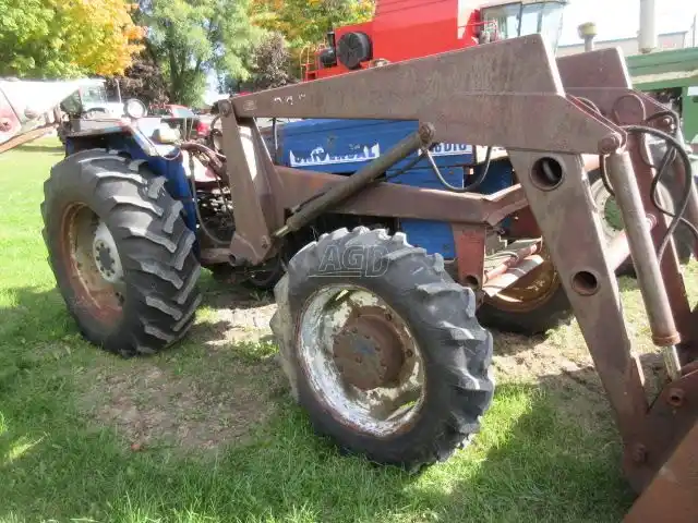 Gallery image 2 for Used Universal 640 DTC Tractor