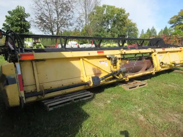 Gallery image 2 for 2003 New Holland 74C Header - Flex