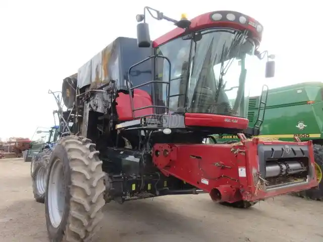 Gallery image 2 for Used Case IH 8010 Combine