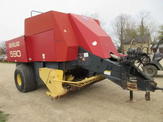 Gallery image 1 for Used New Holland 590 Square Baler - Large