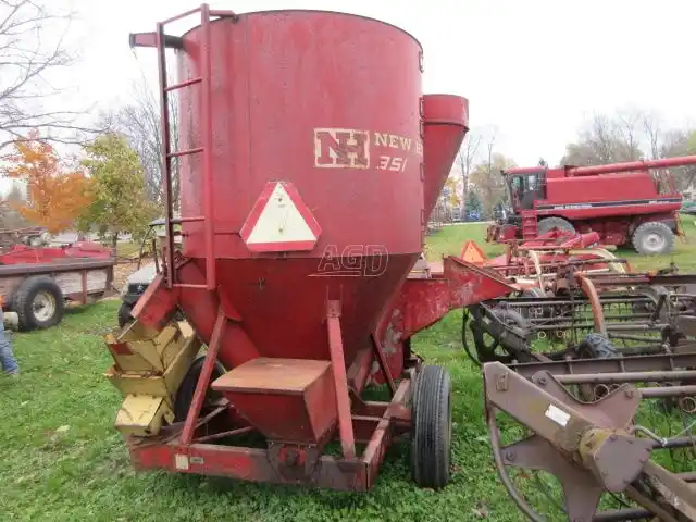 Gallery image 2 for Used New Holland 351 Mix Mill