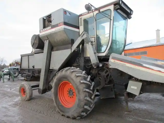 Gallery image 2 for Used 1981 Gleaner M2 Combine