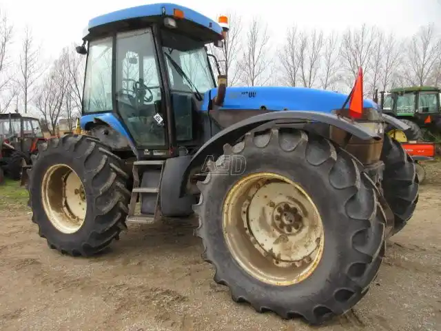 Gallery image 2 for Used 2002 New Holland TV140 Tractor