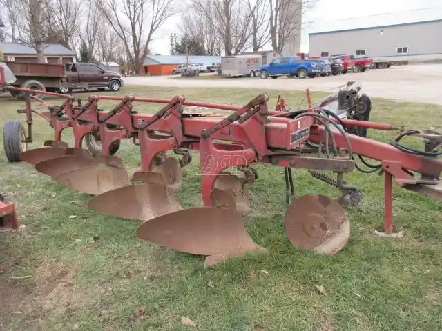 Gallery image 1 for Used International 730 Plow