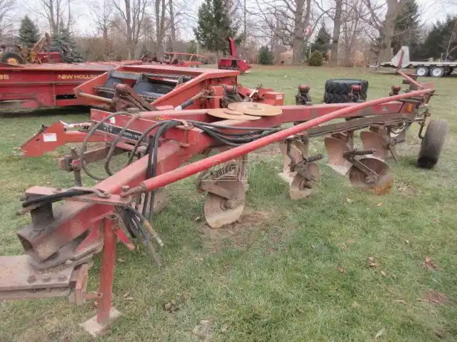 Gallery image 2 for Used International 730 Plow