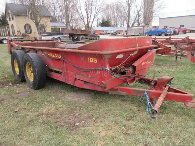 Gallery image 2 for Used New Holland 185 Manure Spreader