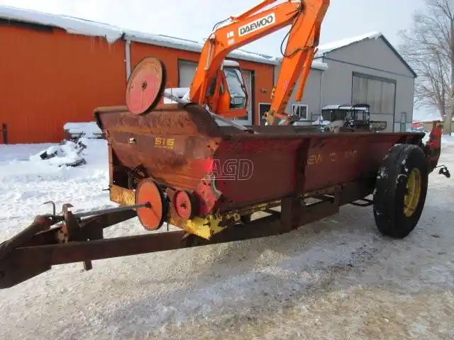 Gallery image 2 for Used New Holland 516 Manure Spreader