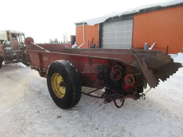 Gallery image 1 for Used New Holland 516 Manure Spreader