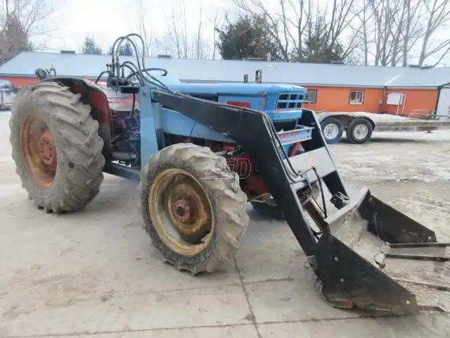 Gallery image 2 for Used 1971 Oliver 1355 Tractor