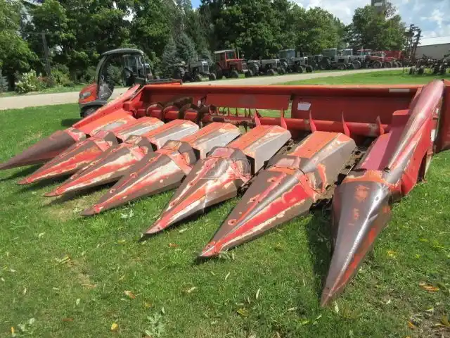 Gallery image 1 for Used Massey Ferguson 1163 Header - Row Crop