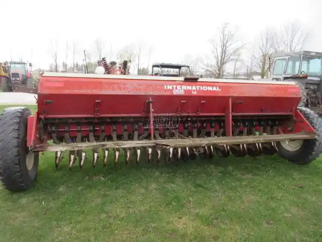 Gallery image 2 for Used International 510 Drill