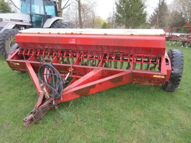 Gallery image 1 for Used International 510 Drill