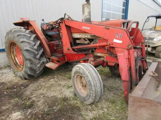 Gallery image 2 for Used 1983 International Harvester 584 Tractor