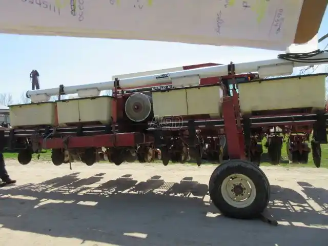 Gallery image 2 for Used Case IH 800 Planter