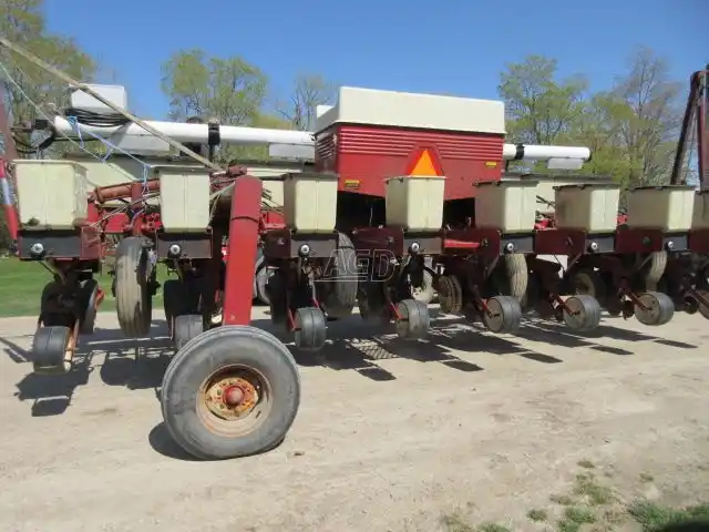 Gallery image 1 for Used Case IH 800 Planter