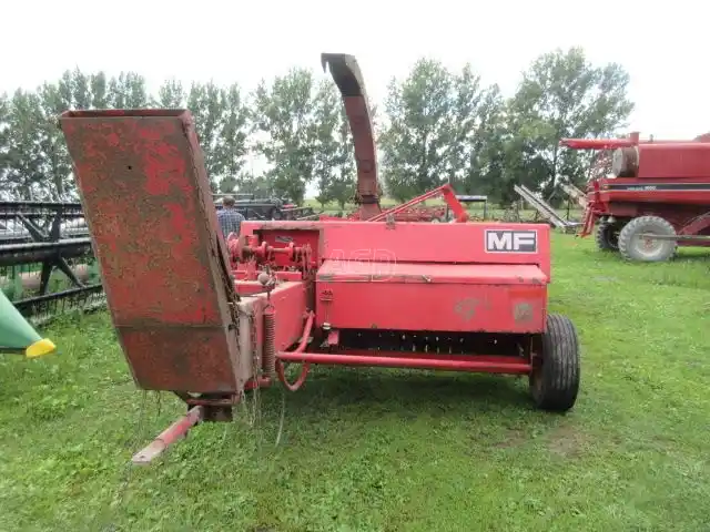 Gallery image 2 for Used Massey Ferguson 124 Square Baler - Small