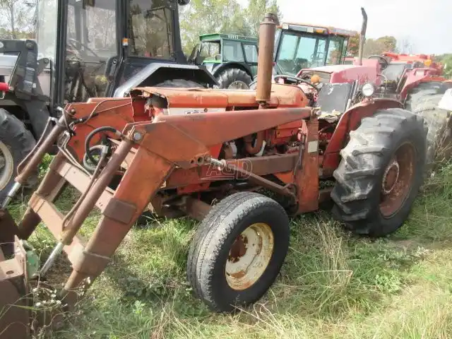 Gallery image 2 for Used 1975 Cockshutt 1265 Tractor