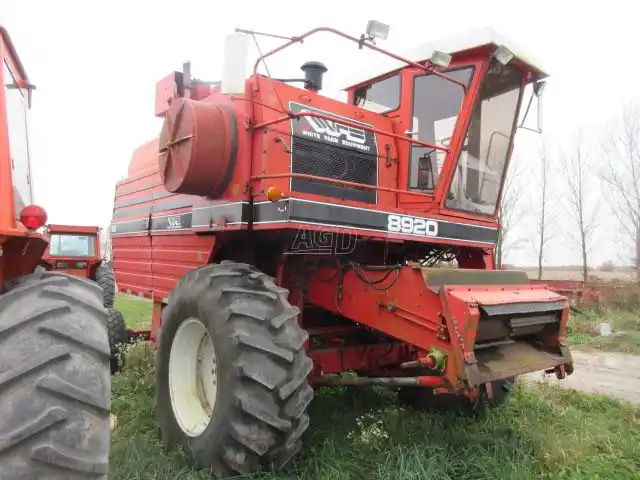 Gallery image 2 for Used 1985 White 8920 Combine