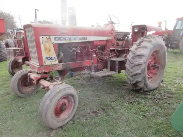 Gallery image 1 for Used 1967 International Harvester 706 Tractor