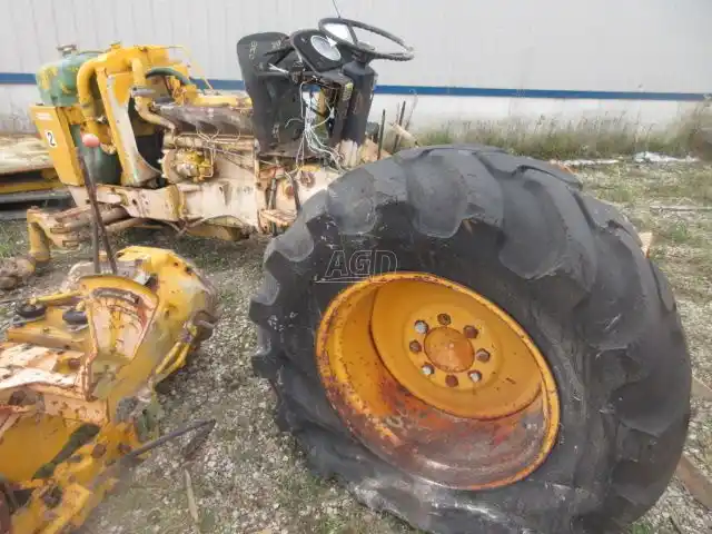 Gallery image 2 for Used 1986 John Deere 2350 Tractor