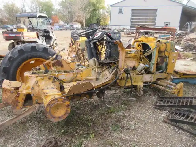 Gallery image 1 for Used 1986 John Deere 2350 Tractor