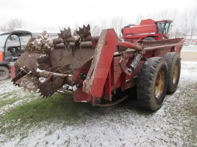 Gallery image 2 for Used New Holland 680 Manure Spreader