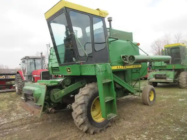 Gallery image 1 for Used 1975 John Deere 4400 Combine