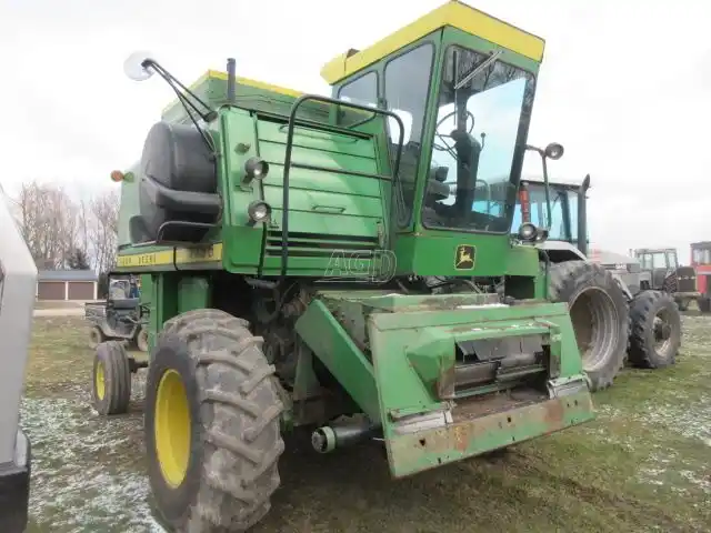 Gallery image 2 for Used 1976 John Deere 4400 Combine