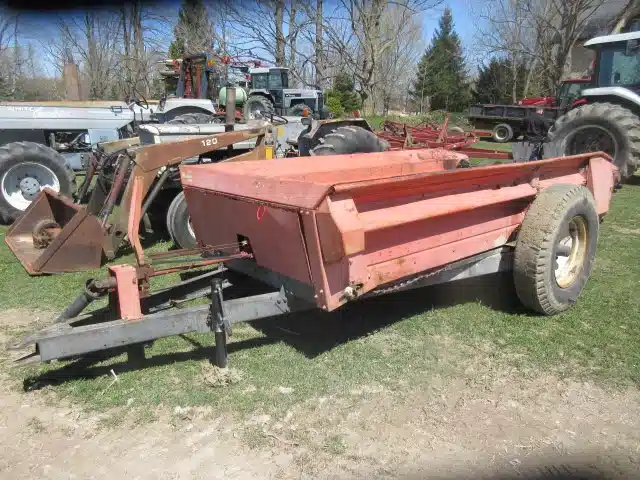 Gallery image 2 for Used Case IH 540 Manure Spreader