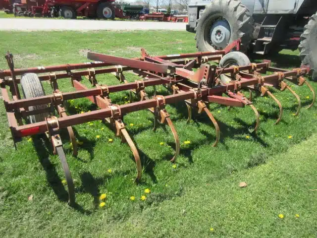 Gallery image 2 for Used International 45 Vibrashank Cultivator