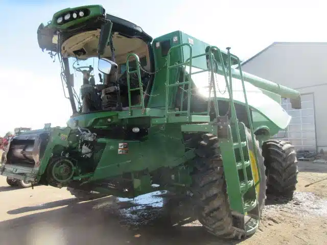 Gallery image 1 for Used 2012 John Deere S680 Combine