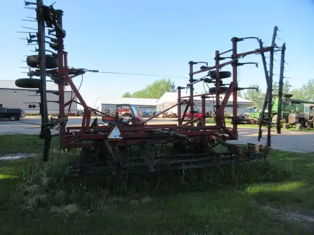 Gallery image 2 for Used Case IH 4900 Cultivator