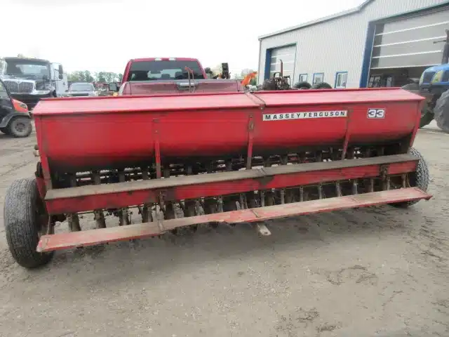 Gallery image 2 for Used Massey Ferguson 33 Drill