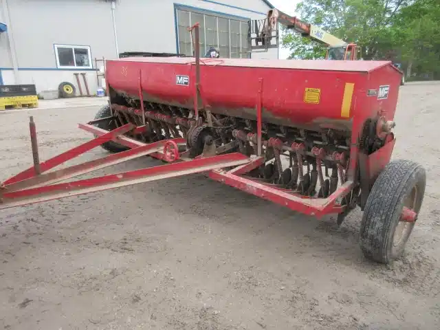 Gallery image 1 for Used Massey Ferguson 33 Drill