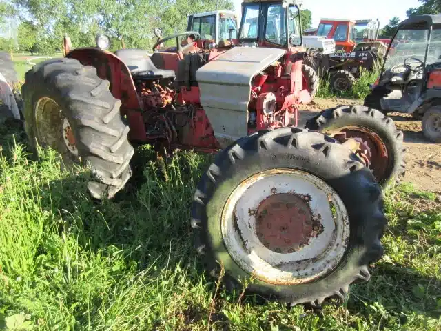 Gallery image 1 for Used White 1365 Tractor